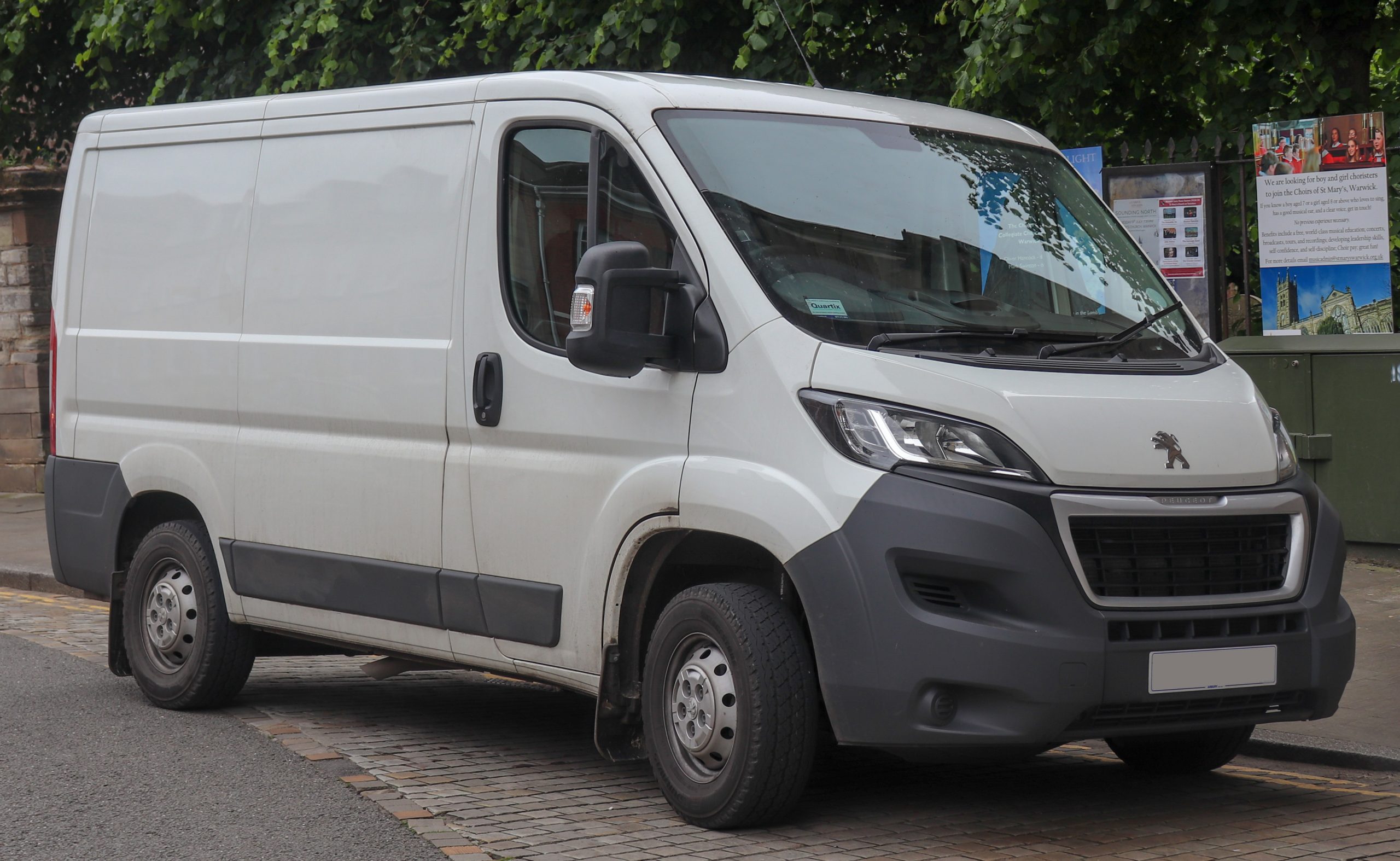 Domov 1 Peugeot Boxer L4H3, najem tovornega kombija v Semiču, Bela krajina